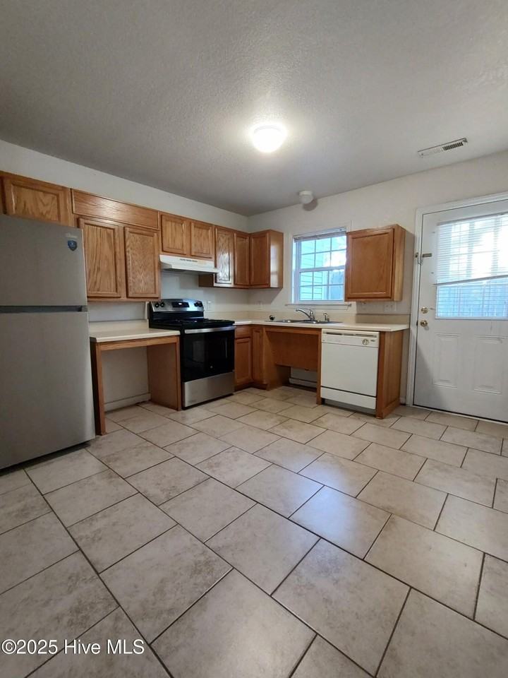 60 Rainbow Dr Apt 6 #6 - Photo 6 of 17