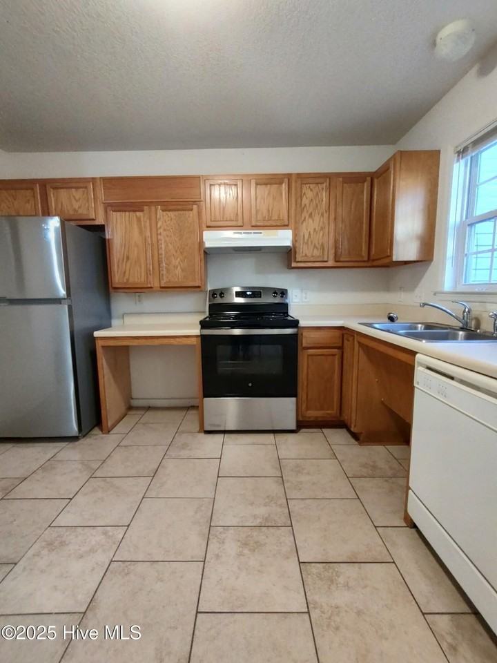 60 Rainbow Dr Apt 6 #6 - Photo 7 of 17