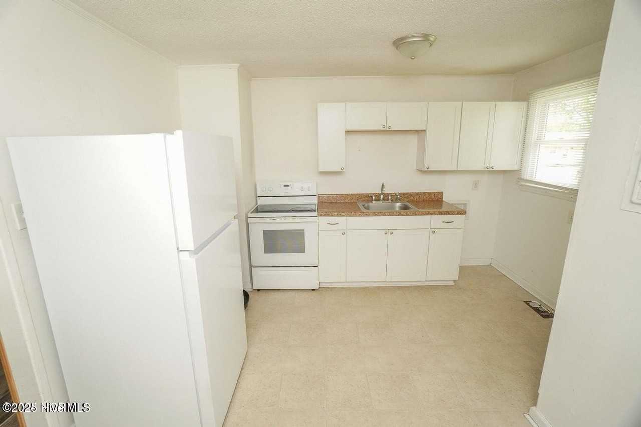 311 Starling St - Photo 6 of 19