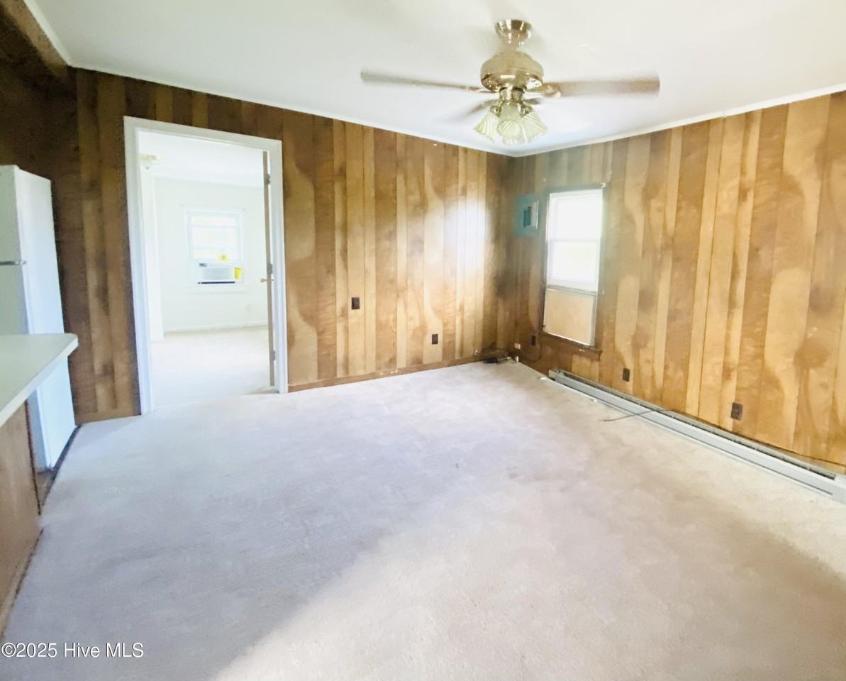 501 E Broad St Unit B #B - Photo 2 of 6