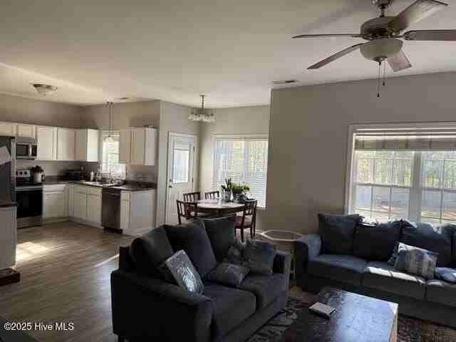 615 Stagecoach Dr - Photo 3 of 13