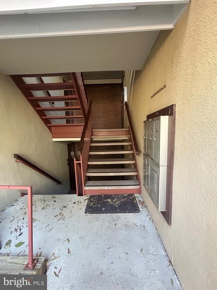 5645 Harpers Farm Rd - Photo 5 of 38