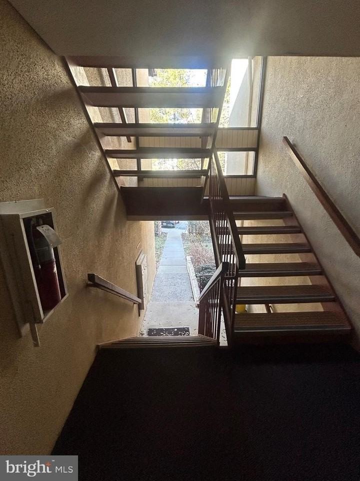 5645 Harpers Farm Rd - Photo 6 of 38