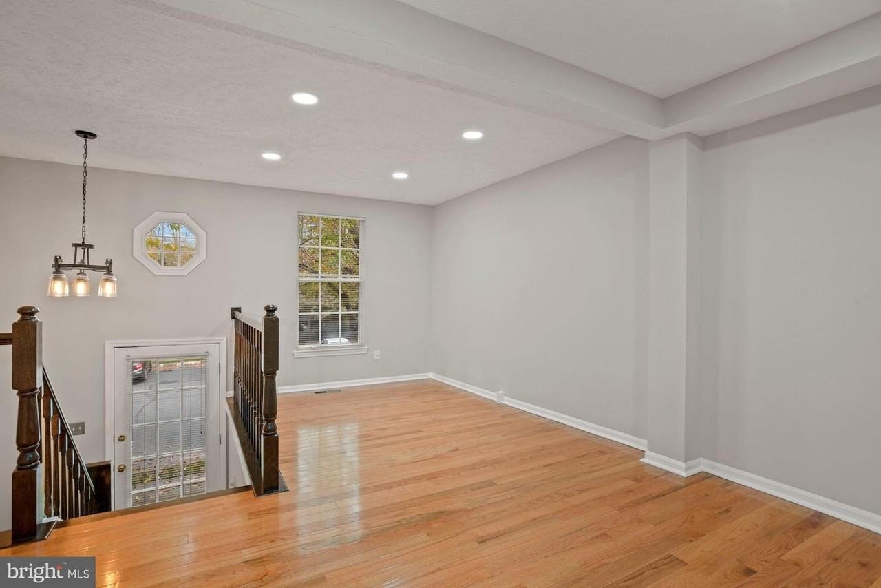 1539 Woodcrest Dr - Photo 4 of 50