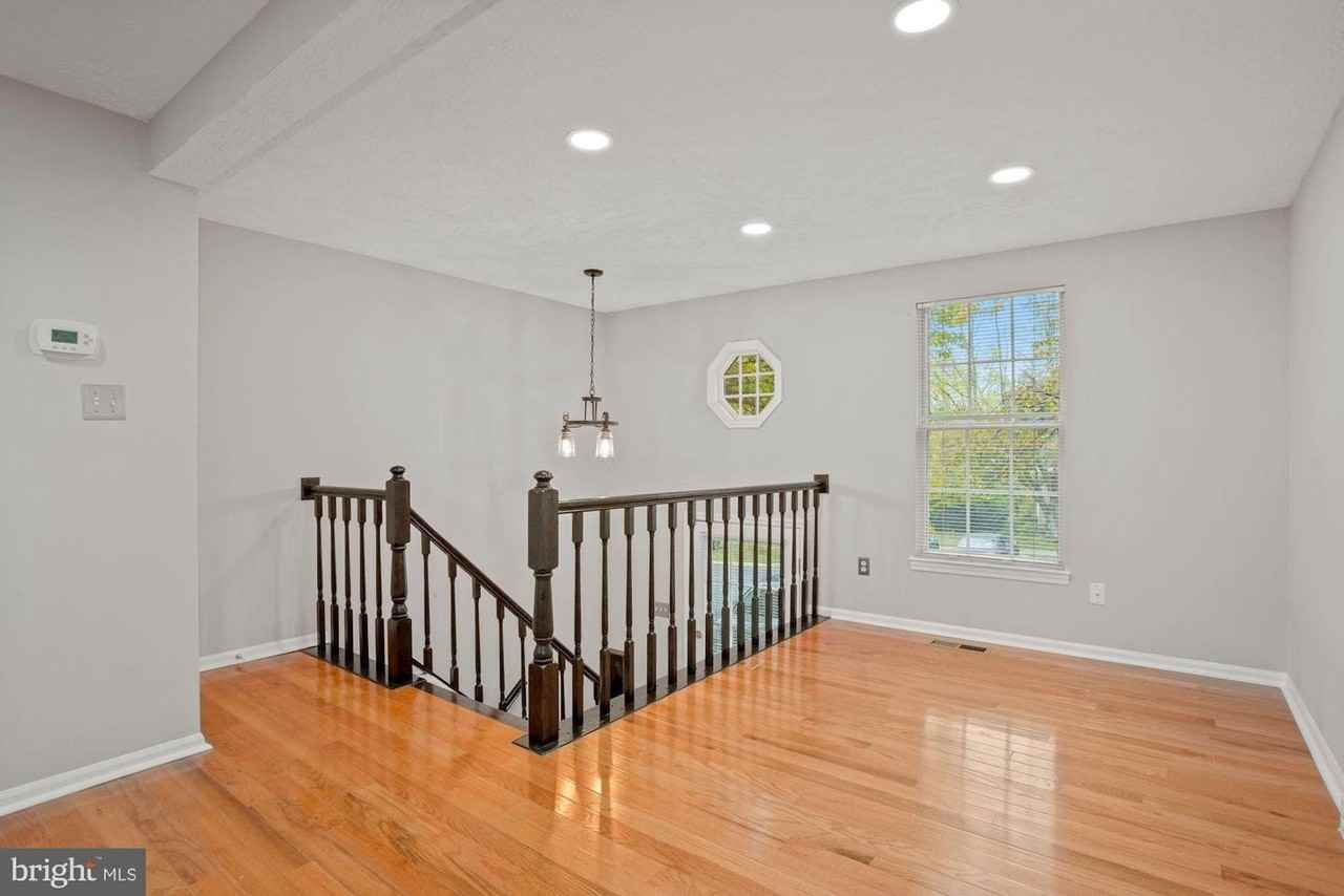 1539 Woodcrest Dr - Photo 5 of 50