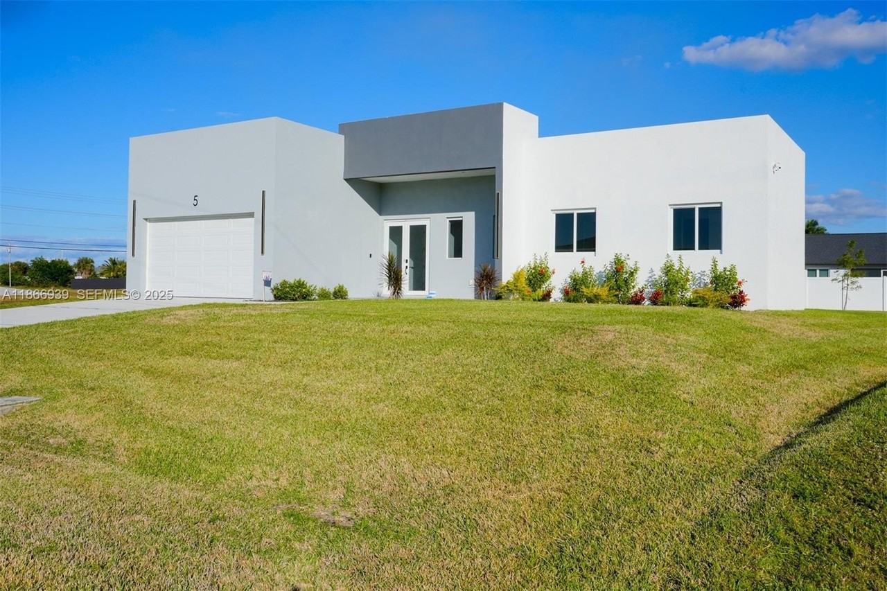 5 Sw 26th Pl #0 - Photo 5 of 50