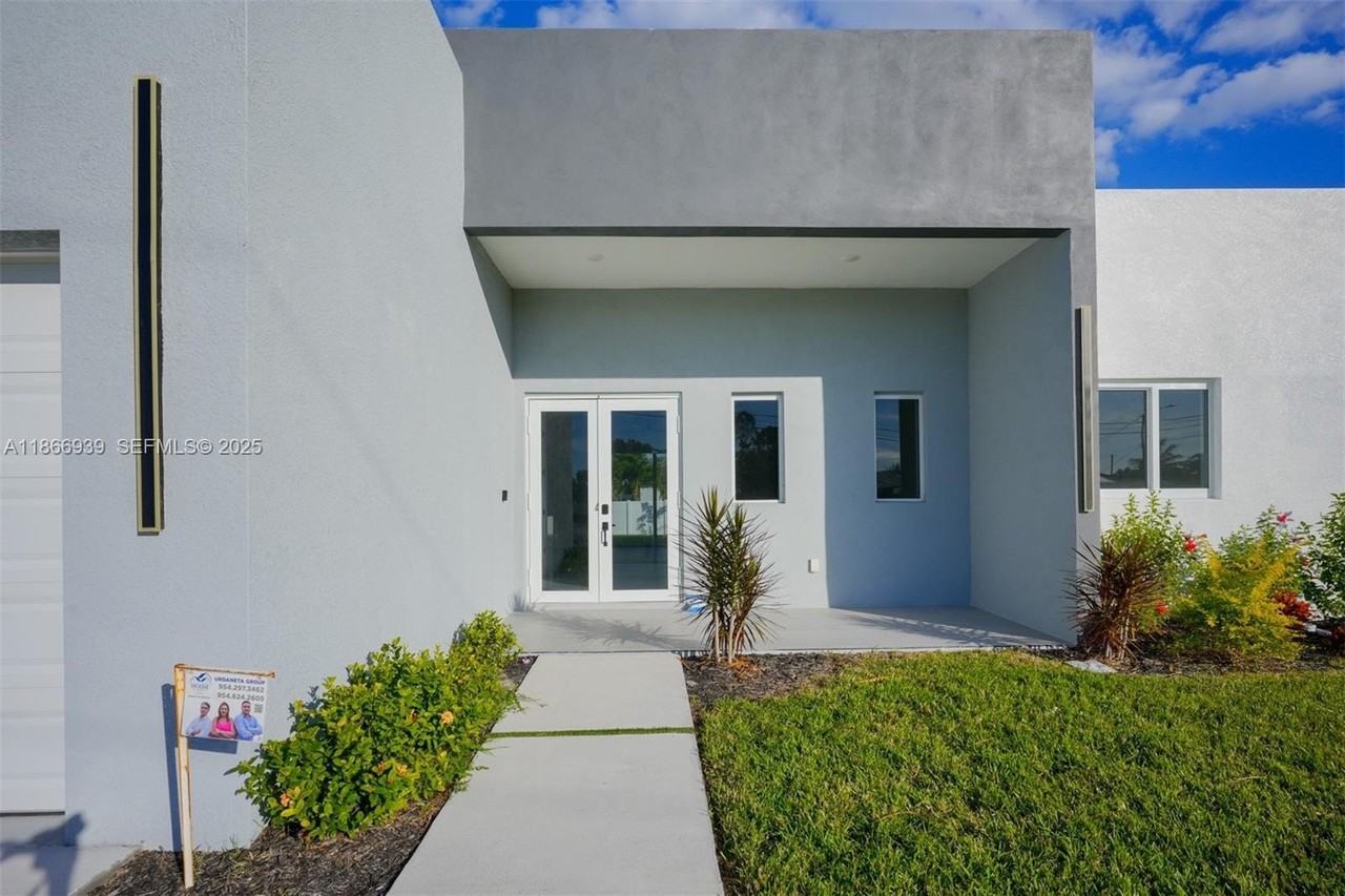 5 Sw 26th Pl #0 - Photo 6 of 50