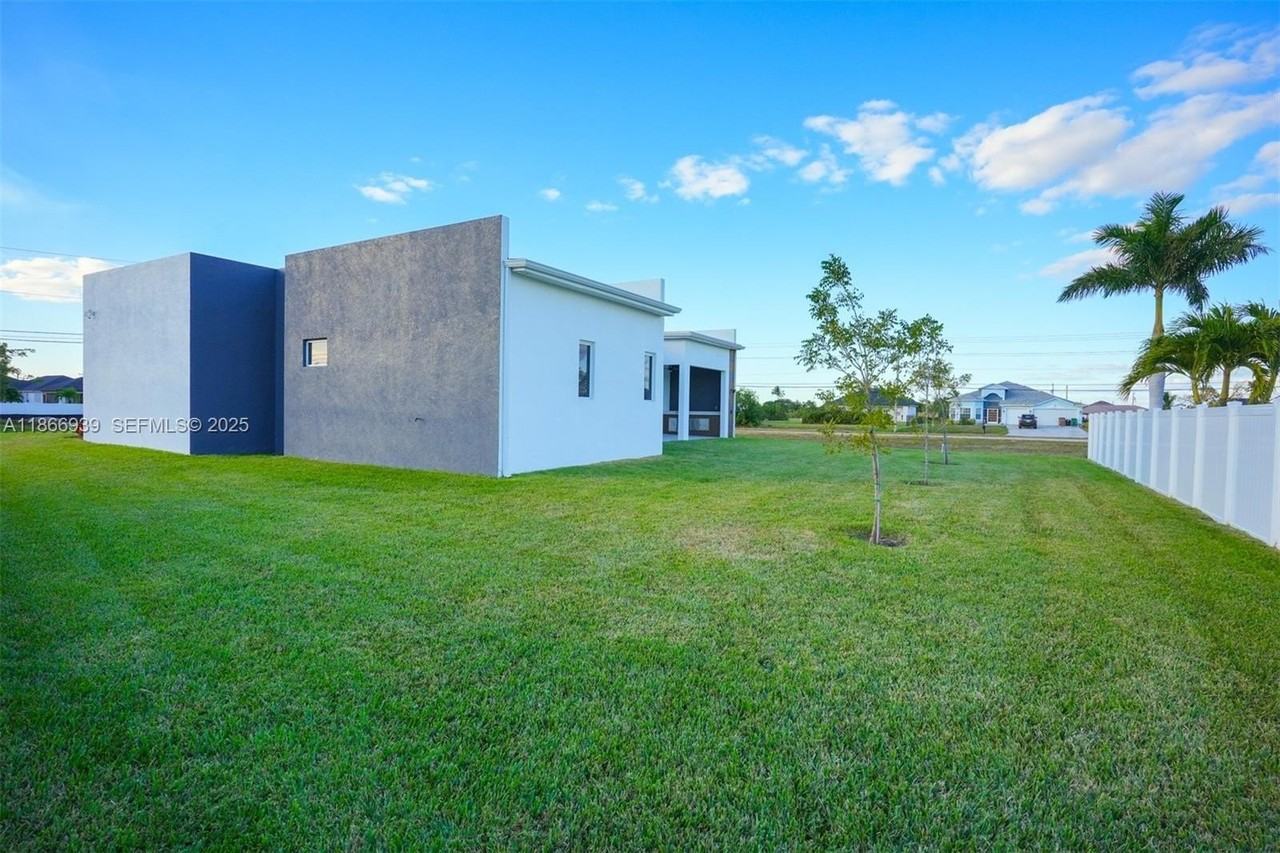 5 Sw 26th Pl #0 - Photo 7 of 50