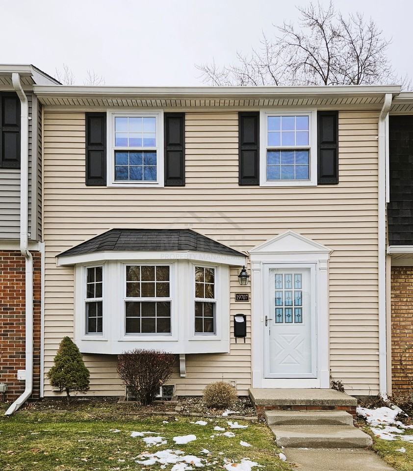 19707 Hayes Ct - Photo 2 of 8