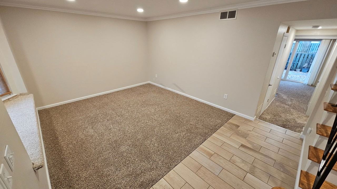 19707 Hayes Ct - Photo 3 of 8