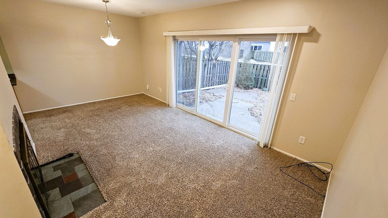 19707 Hayes Ct - Photo 5 of 8