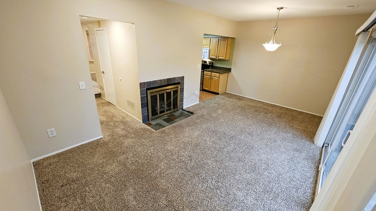 19707 Hayes Ct - Photo 6 of 8