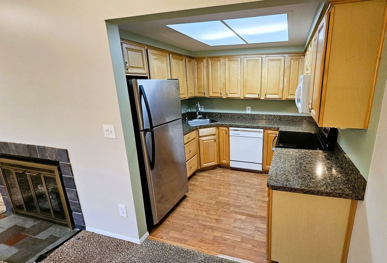 19707 Hayes Ct - Photo 7 of 8