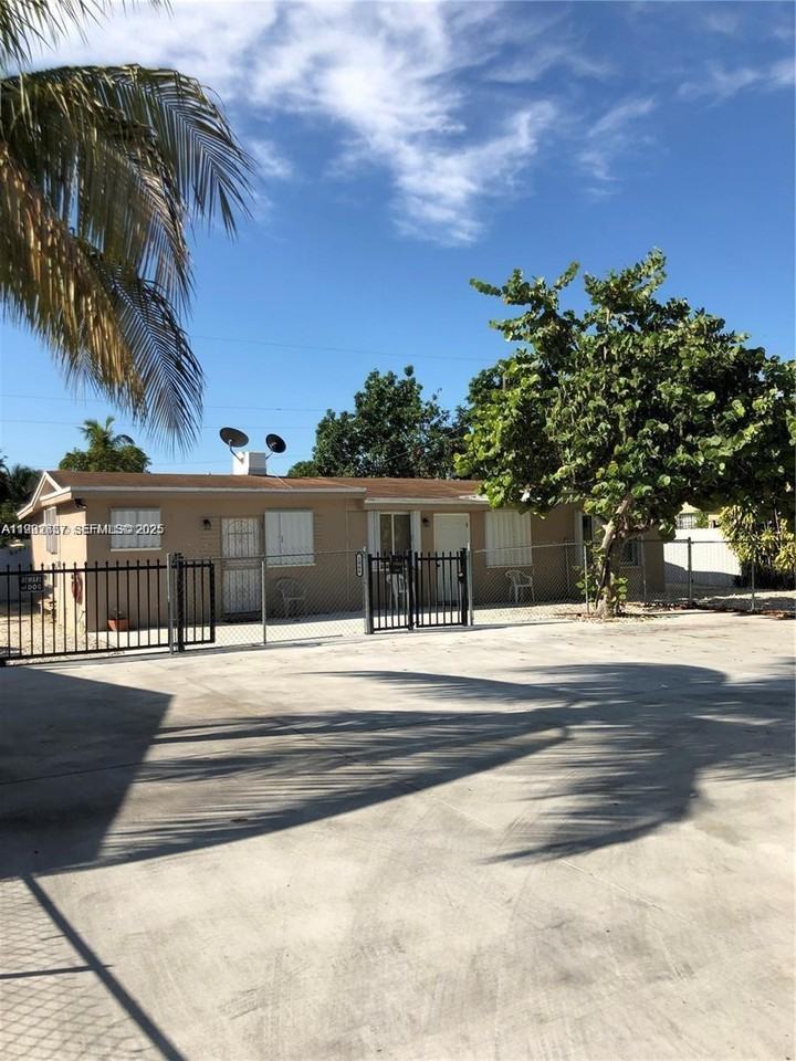 1064 Nw 103rd St #2 - Photo 2 of 8