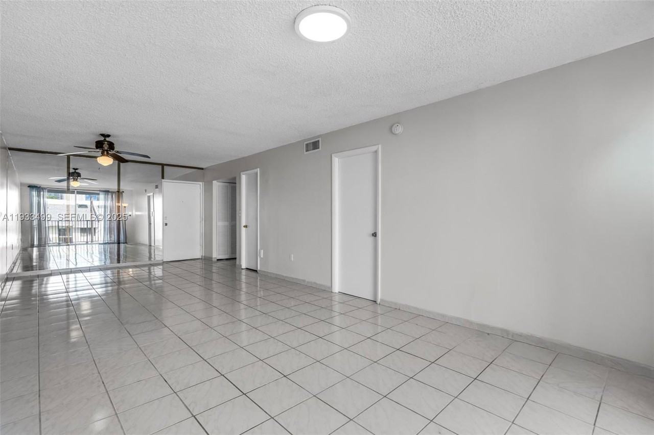 3716 Ne 168th St #302 - Photo 4 of 8