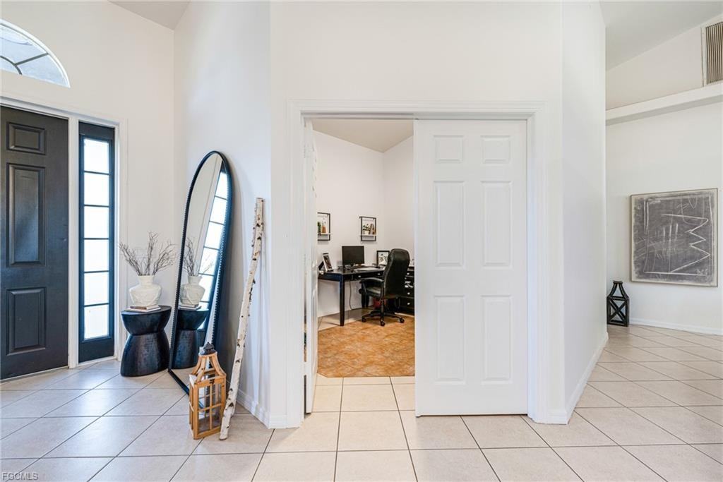 461 Everglades Blvd N - Photo 2 of 8