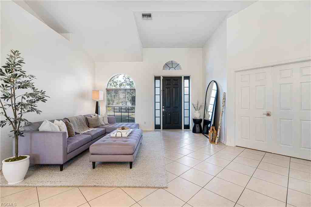 461 Everglades Blvd N - Photo 3 of 8