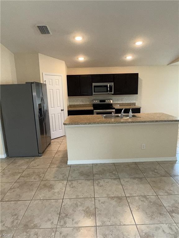 2119 Ne 6th Pl - Photo 5 of 8