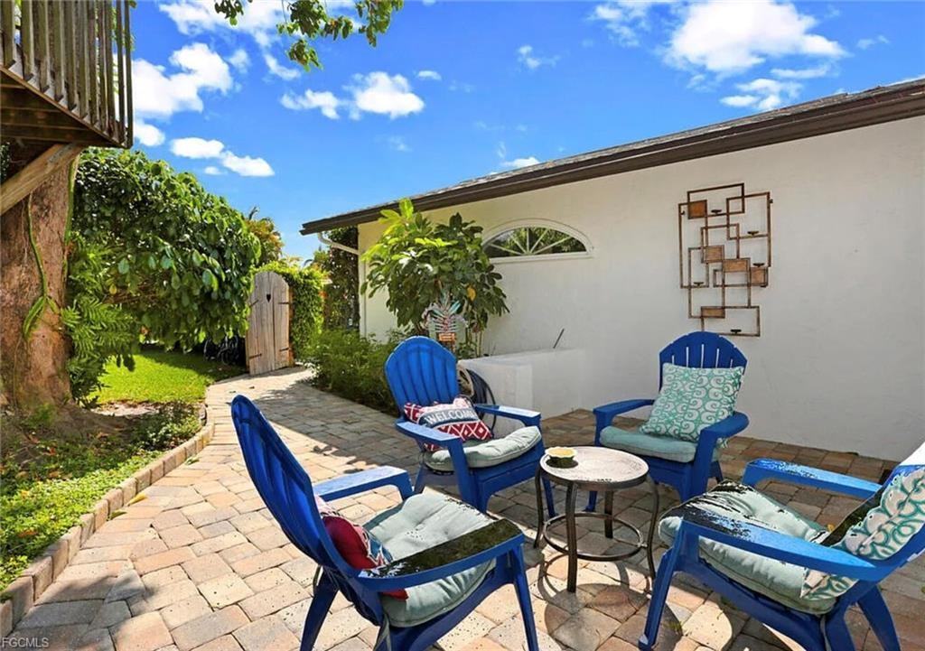 749 105th Ave N - Photo 3 of 8