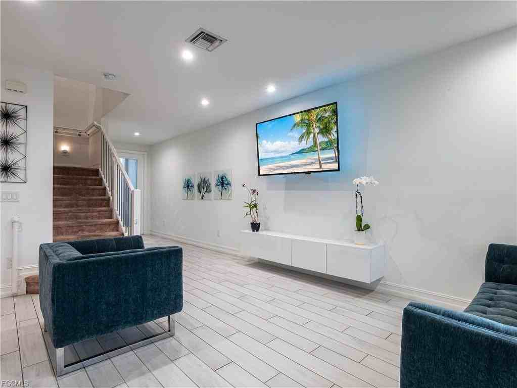 7592 Morgan Way - Photo 2 of 8