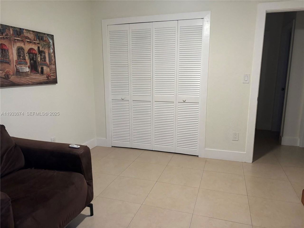 1447 Sw 139th Ave - Photo 3 of 8