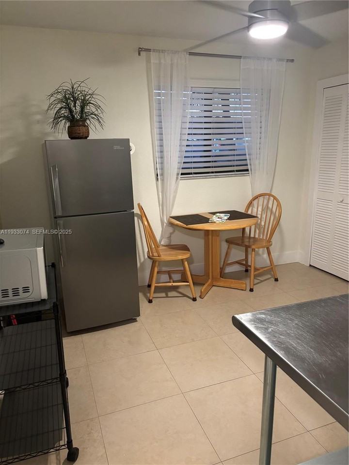 1447 Sw 139th Ave - Photo 5 of 8