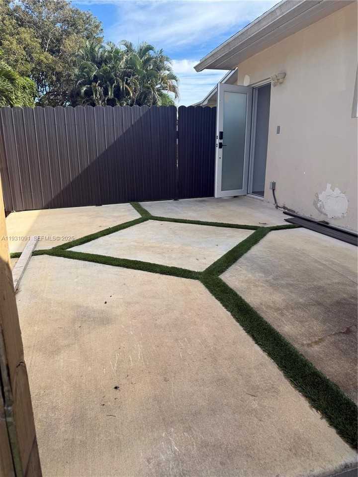 2321 Nw 85th Ave #1 - Photo 2 of 8