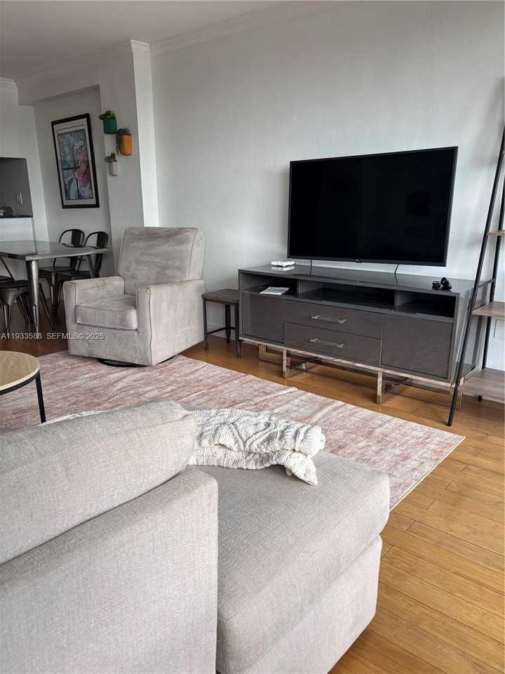 600 Ne 36th St #1917 - Photo 3 of 8