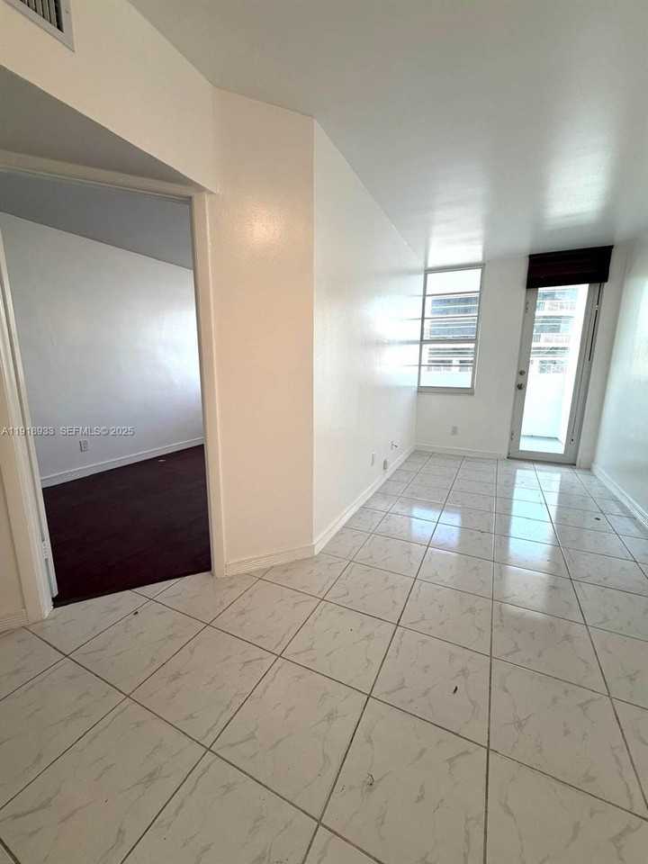 100 Lincoln Rd #1027 - Photo 3 of 8