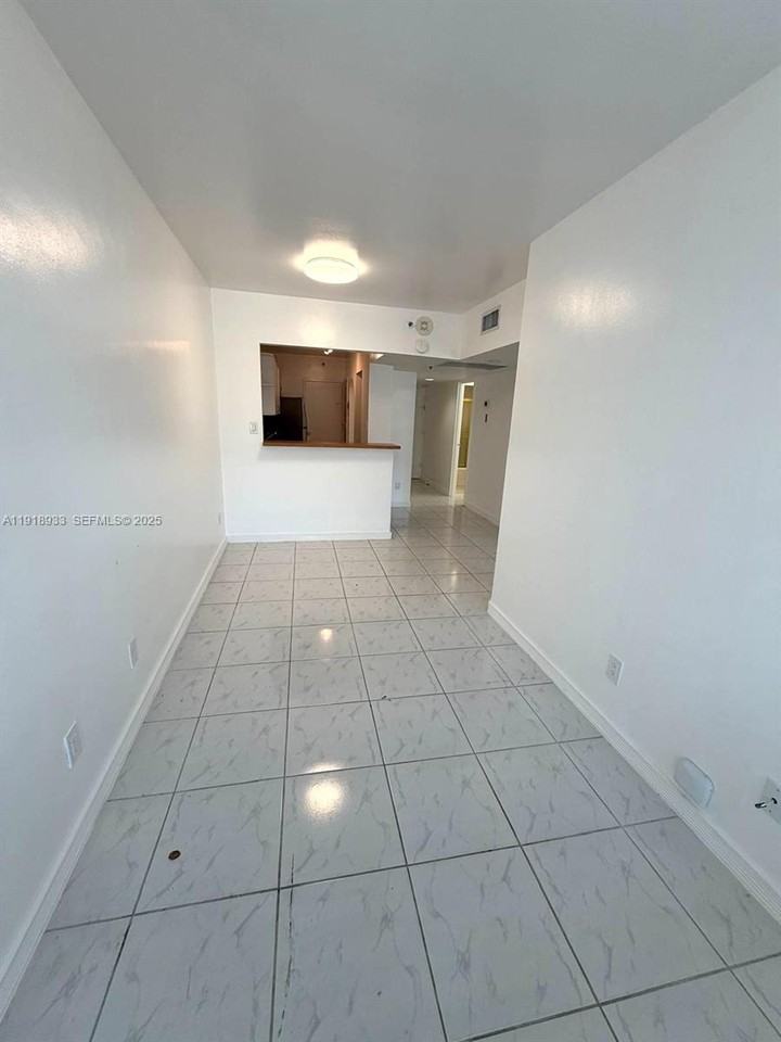 100 Lincoln Rd #1027 - Photo 4 of 8