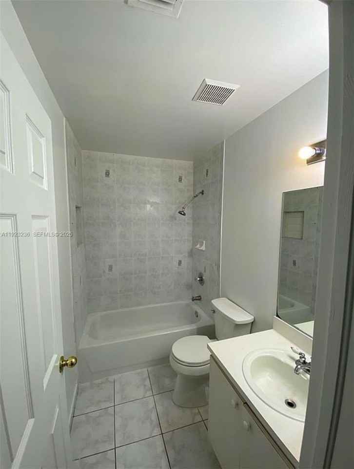 12035 Sw 14th St #103 - Photo 3 of 17