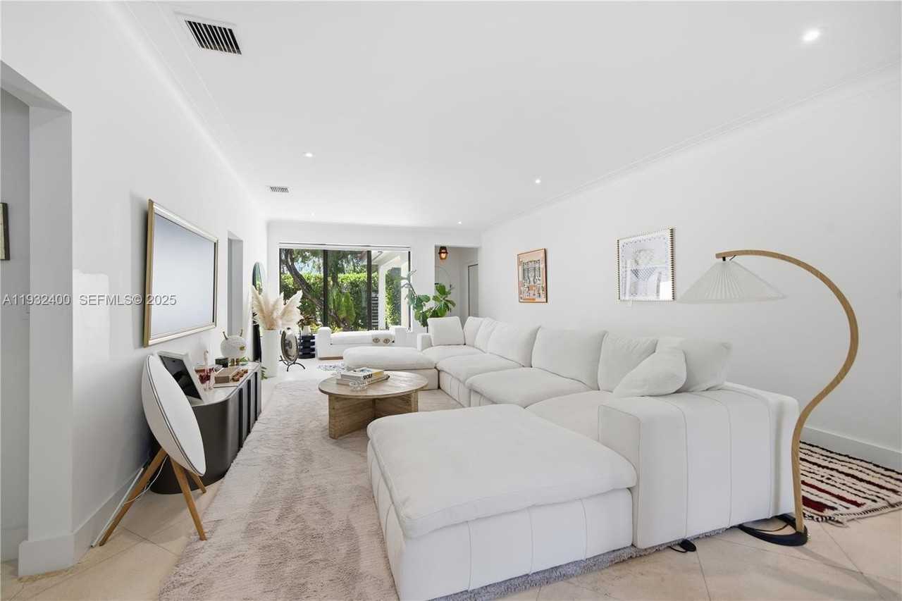 2489 N Meridian Ave - Photo 5 of 44