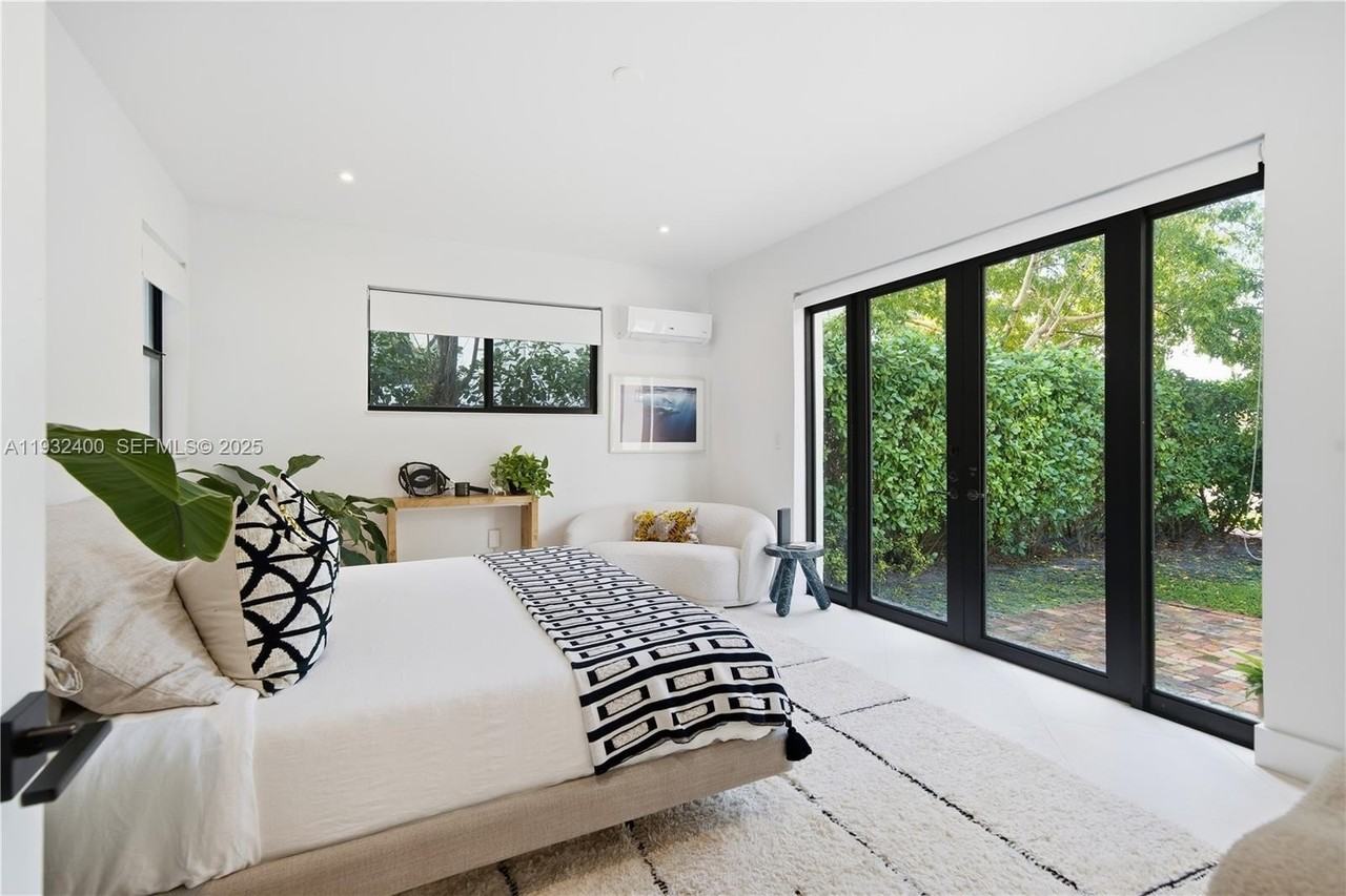 2489 N Meridian Ave - Photo 7 of 44