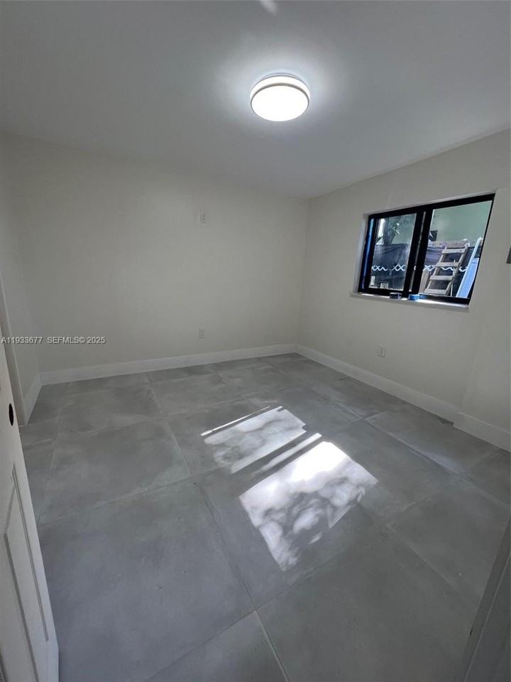 2169 Nw Flagler Ter - Photo 2 of 9