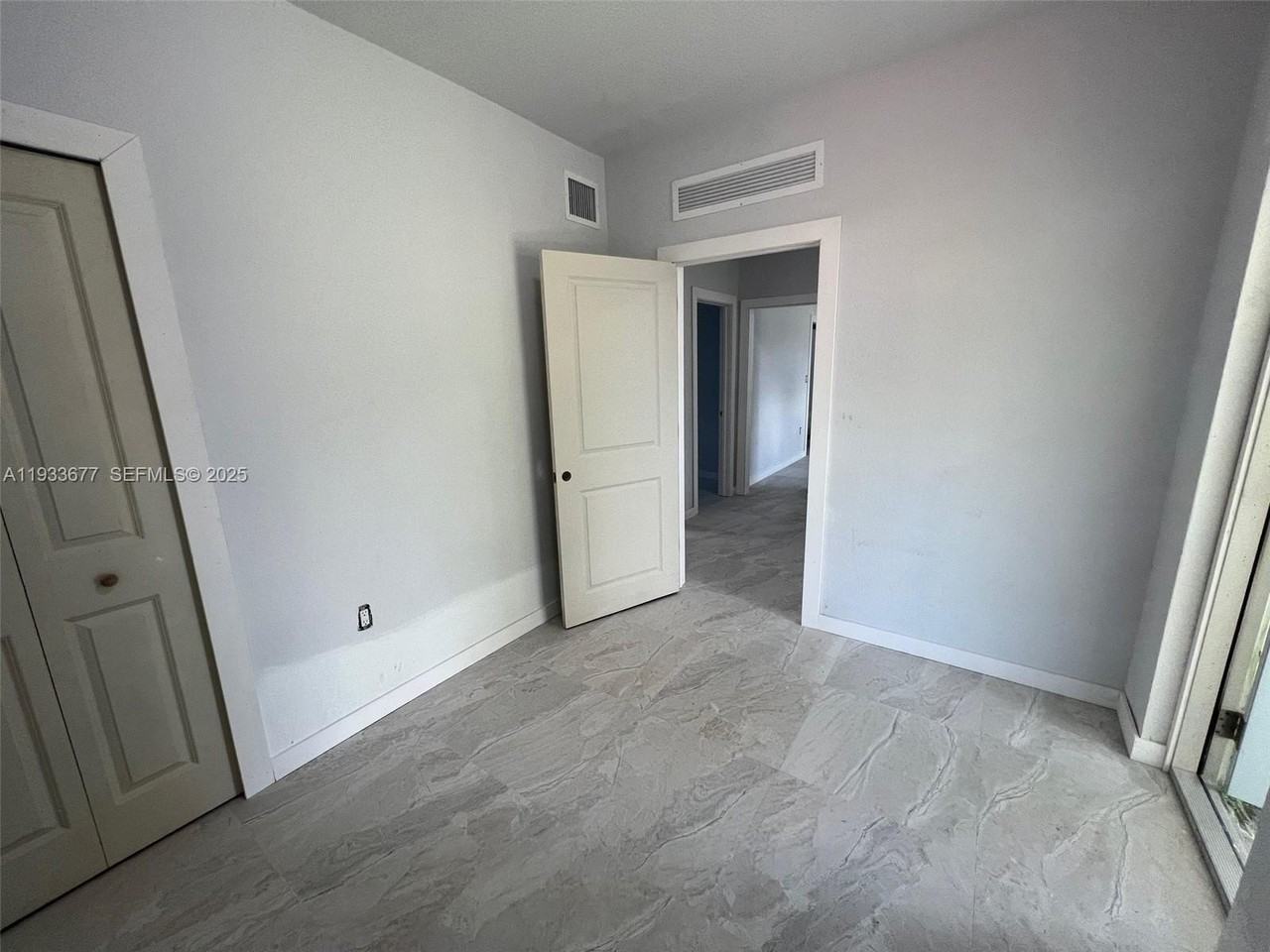 2169 Nw Flagler Ter - Photo 5 of 9