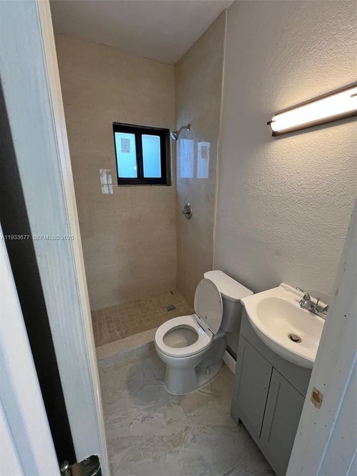 2169 Nw Flagler Ter - Photo 7 of 9