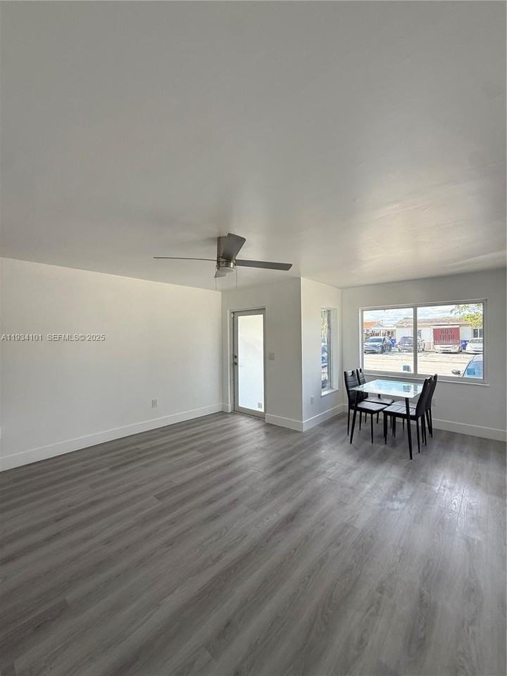 1055 Nw 34th Ave #1055 - Photo 7 of 19