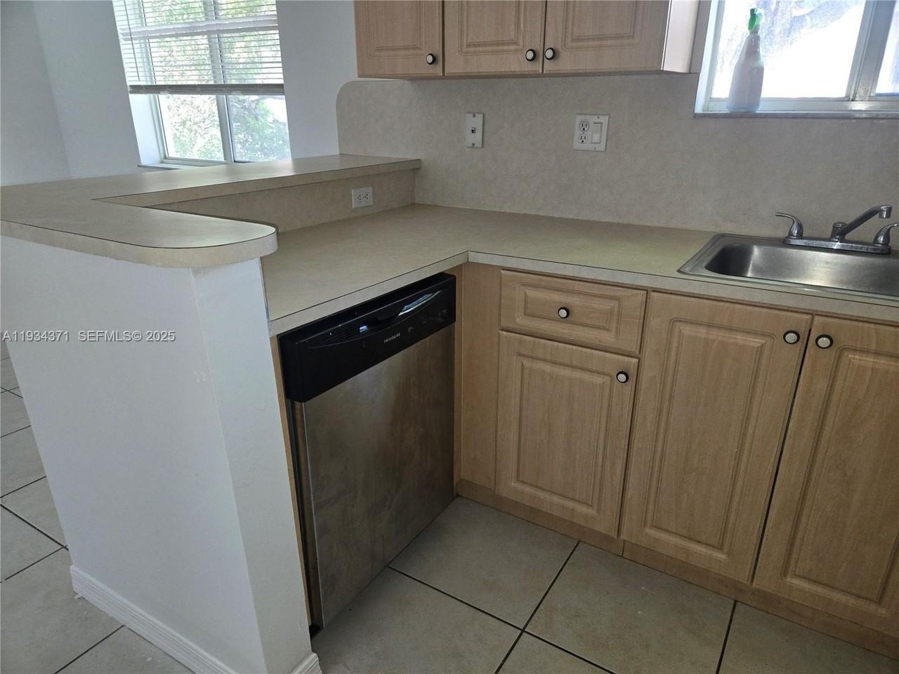 1261 Se 29th St #206-25 - Photo 3 of 11