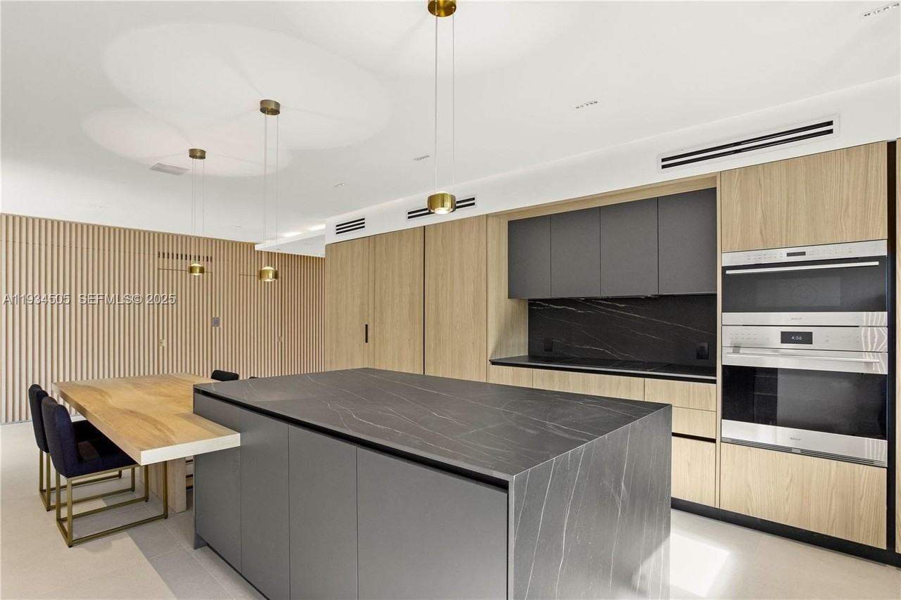 1661 Daytonia Rd - Photo 4 of 29