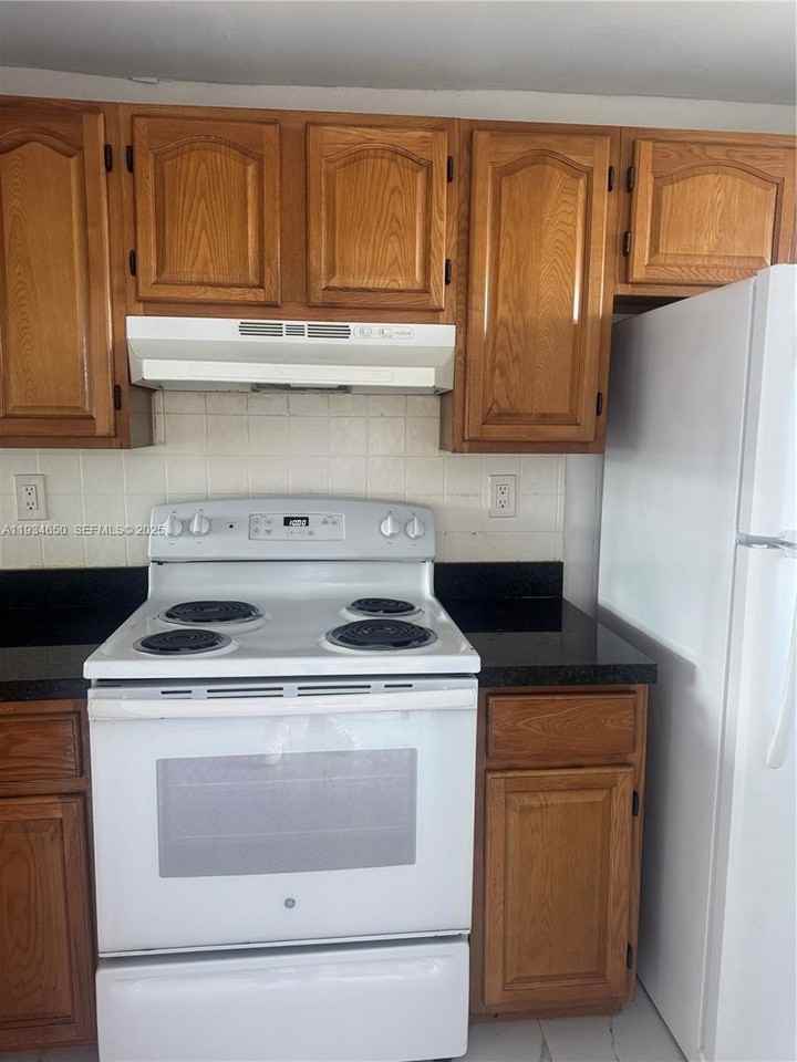 1551 W 7th Ct #23 - Photo 2 of 6