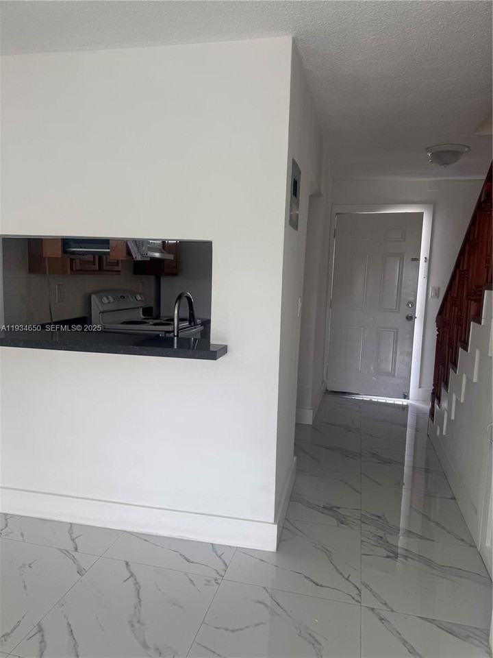 1551 W 7th Ct #23 - Photo 4 of 6