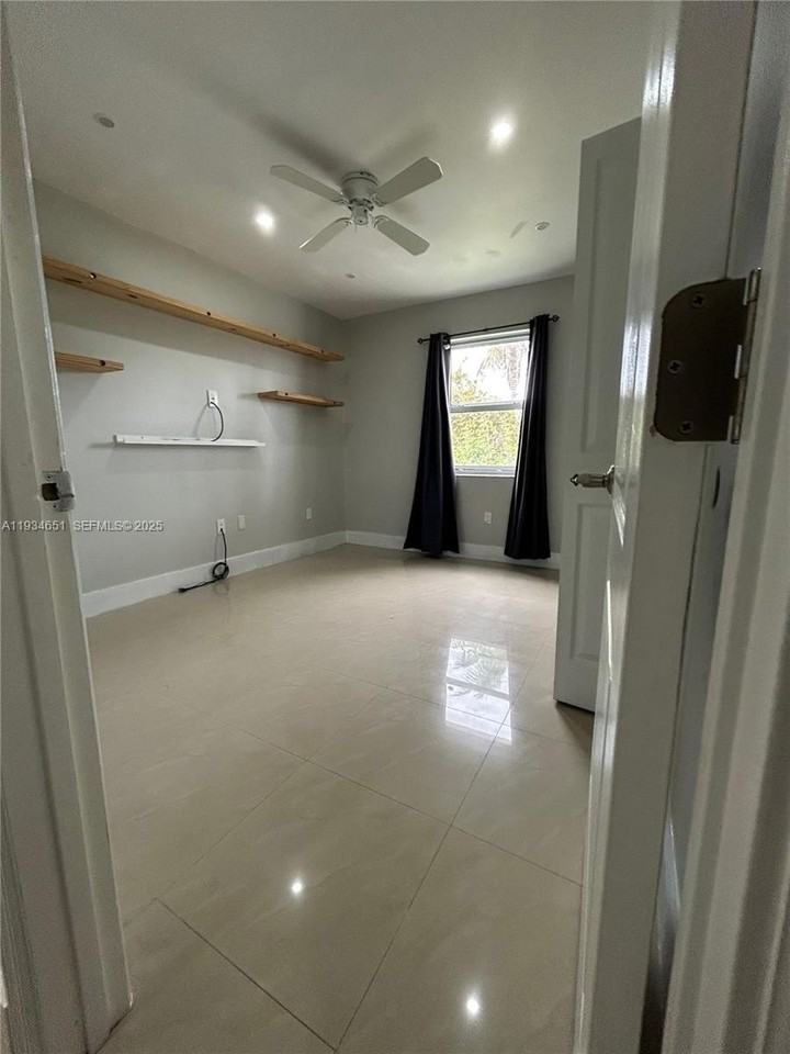 21939 Sw 124th Pl #21939 - Photo 5 of 25