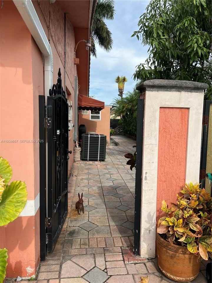 15005 Sw 64th St #15005 - Photo 2 of 9