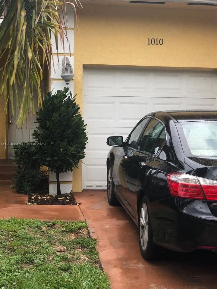 1010 Nw 2nd Ave #1010 - Photo 3 of 15