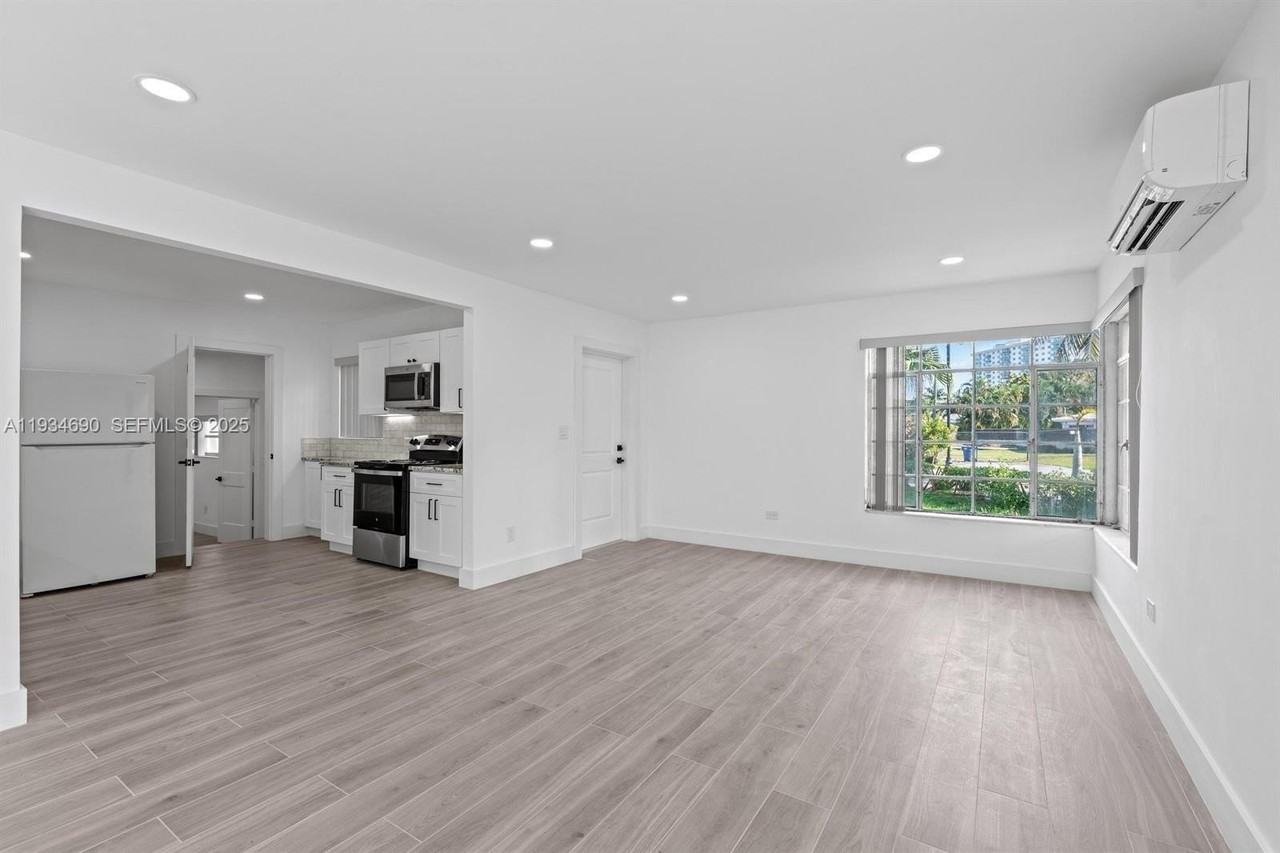 326 191st St - Photo 4 of 12