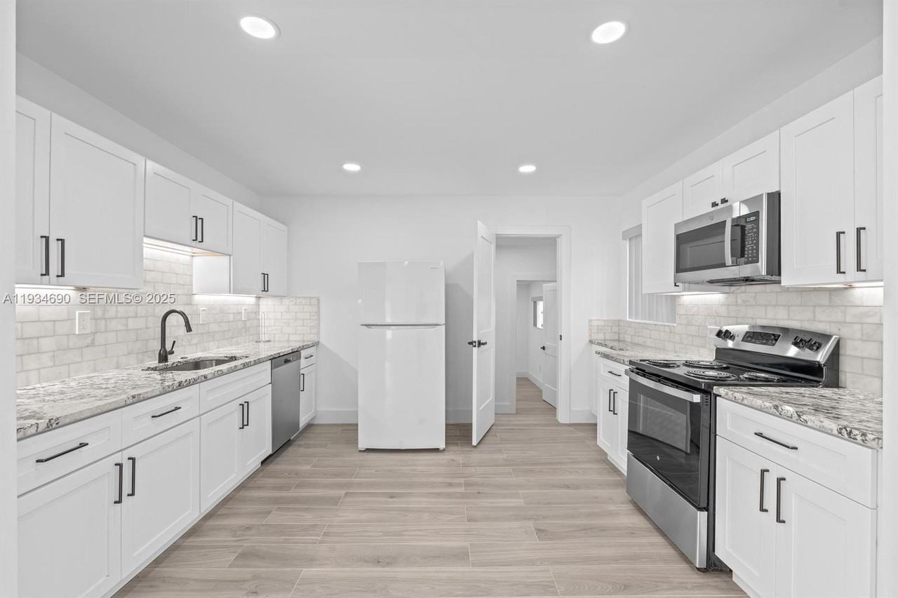 326 191st St - Photo 5 of 12