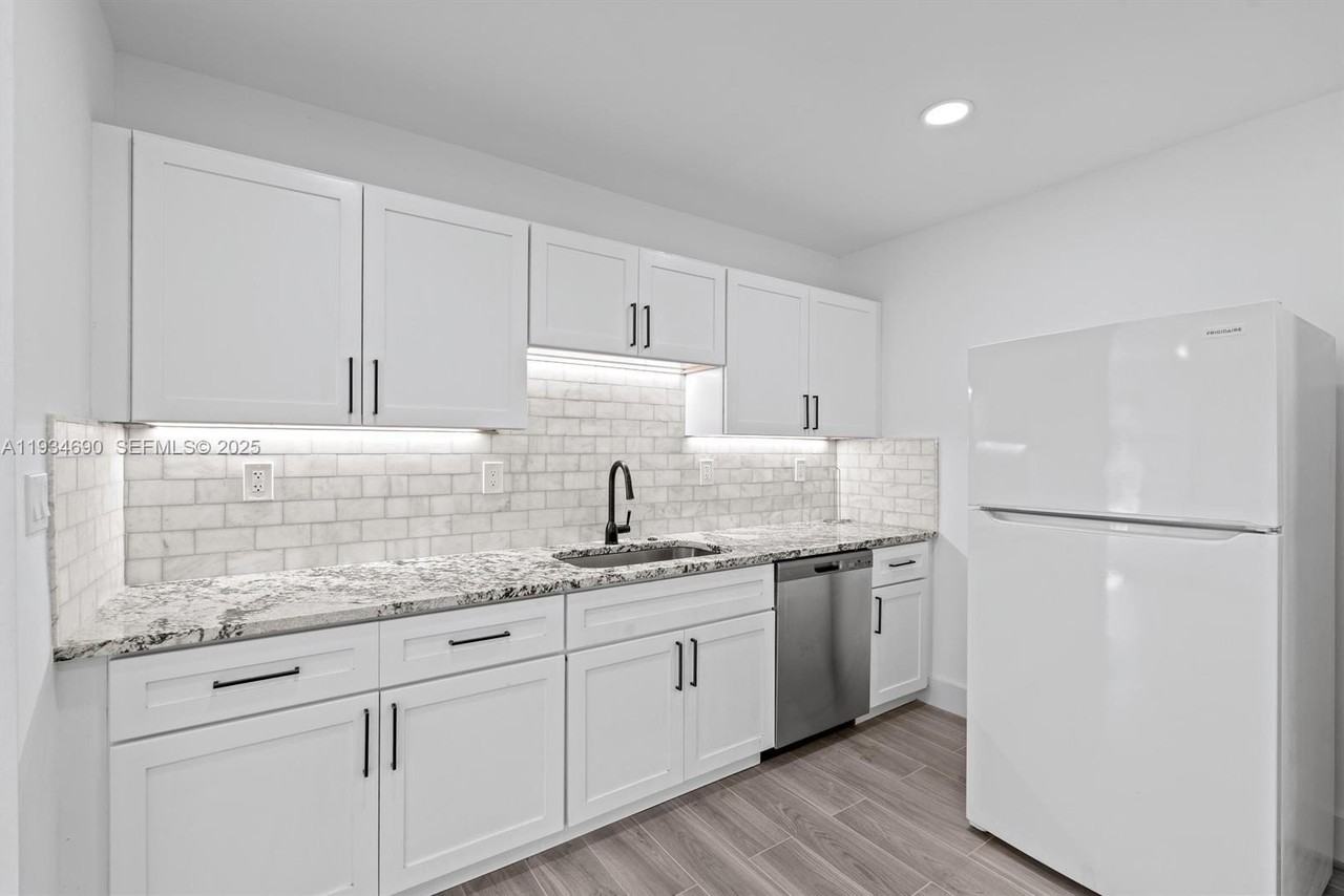 326 191st St - Photo 6 of 12