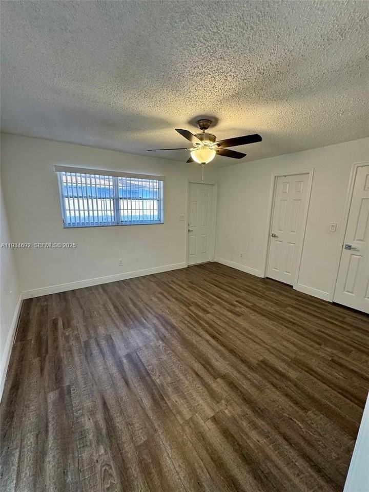 100 Sw 9th St #B - Photo 6 of 17