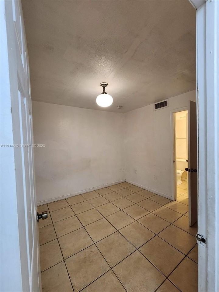 19715 Sw 114th Ave #157 - Photo 6 of 9