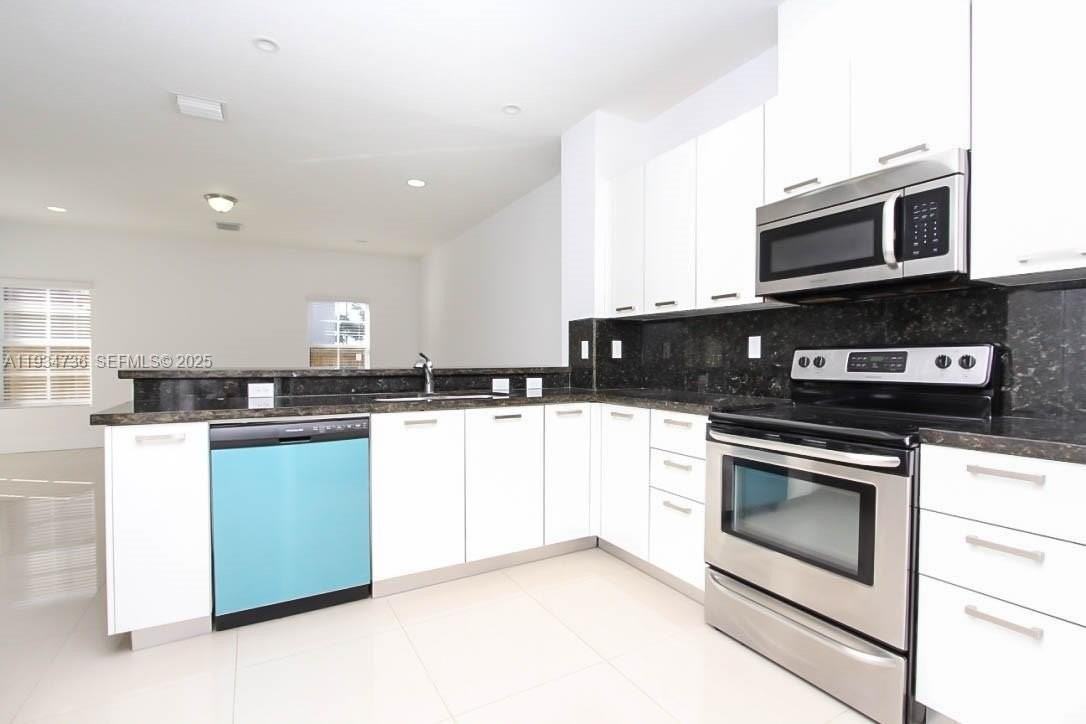 15670 Sw 11th Ter #0 - Photo 4 of 31